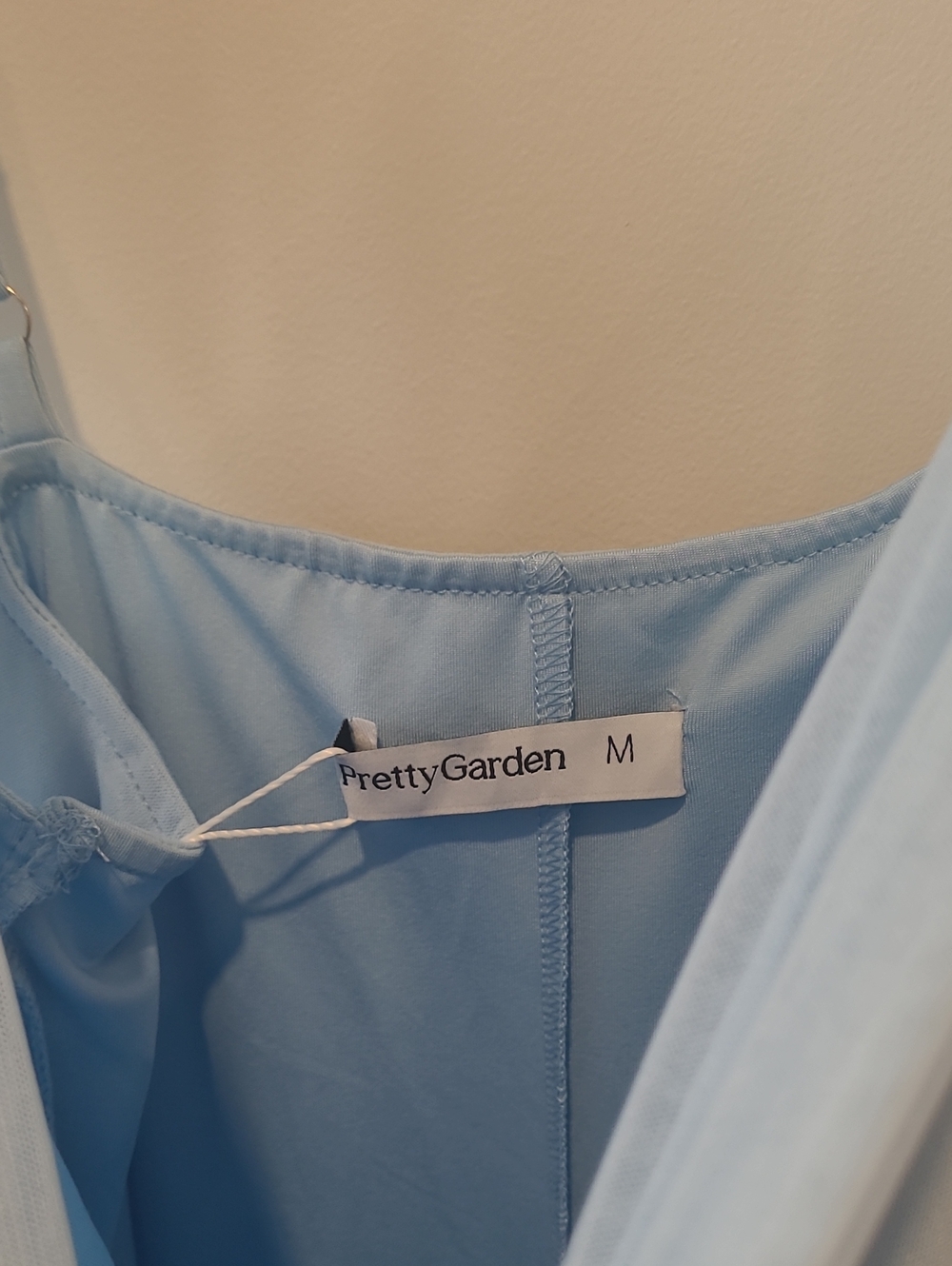 ๐ PrettyGarden Ruffle Sleeve Dress - Picture 3 of 4